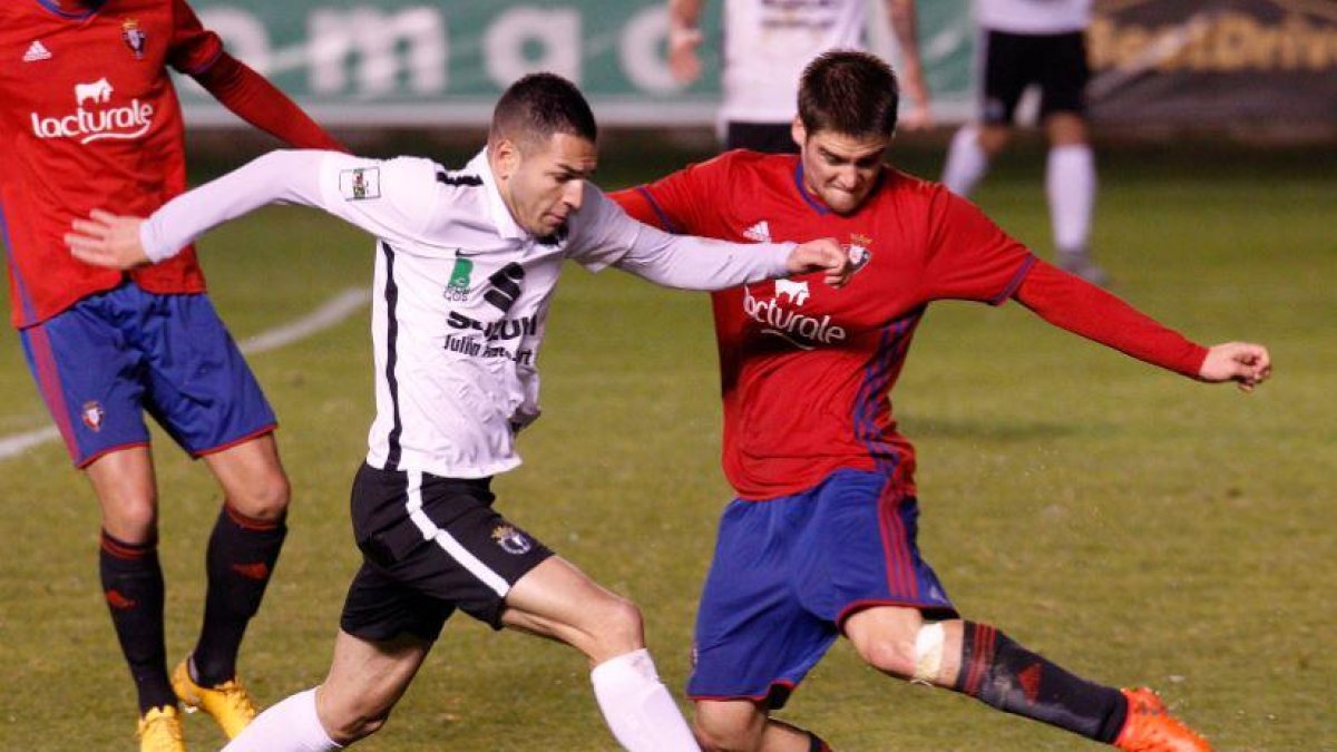 Armiche jugará ante la Arandina de carrilero.-SANTI OTERO