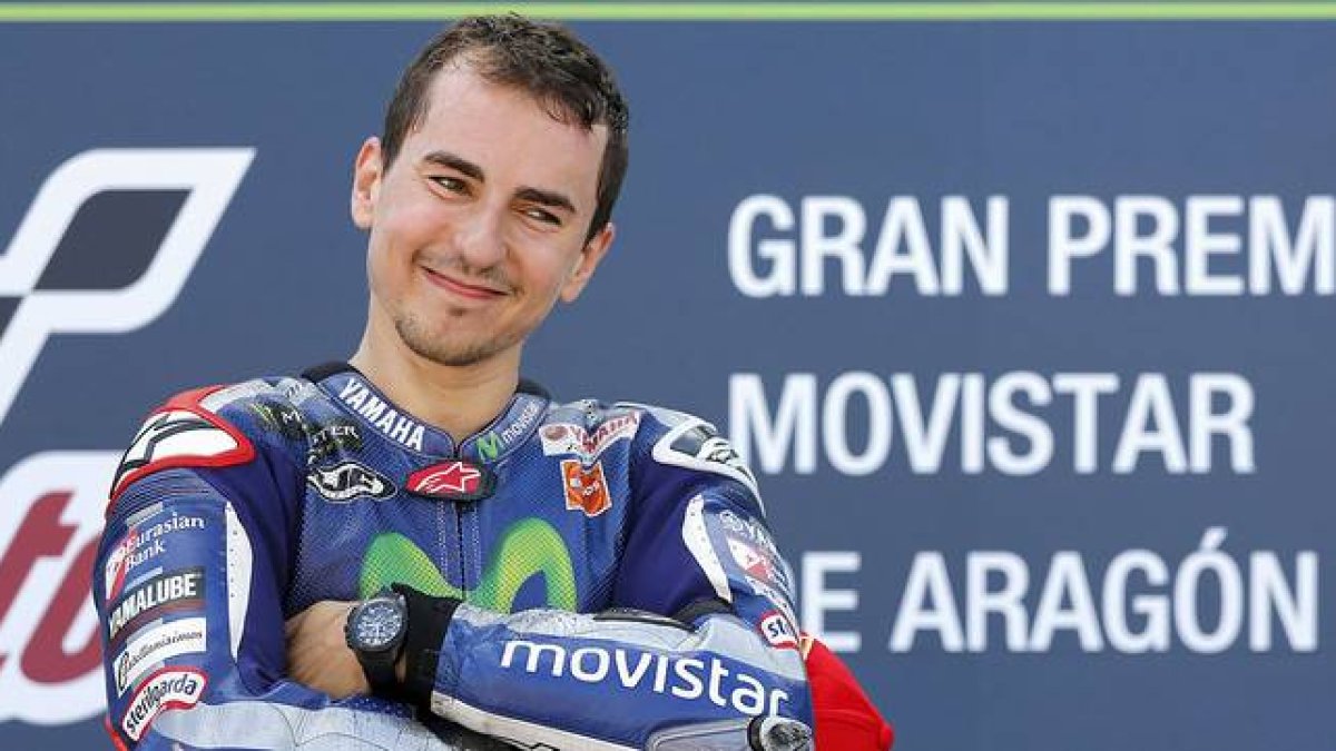 Jorge Lorenzo, en lo más alto del podio de Motorland, tras ganar el GP de Aragón, el pasado 27 de septiembre.-REUTERS / MARCELO DEL POZO