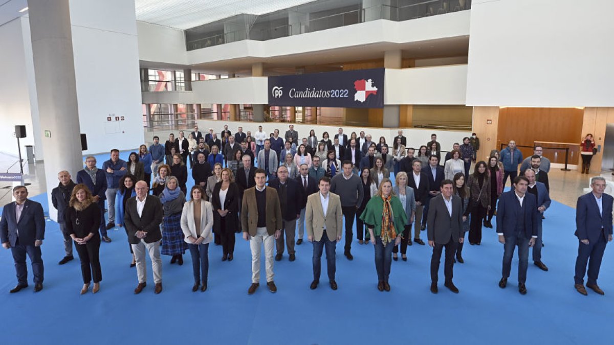 Foto de familia de los candidatos del Partido Popular a las elecciones del 13F. ICAL