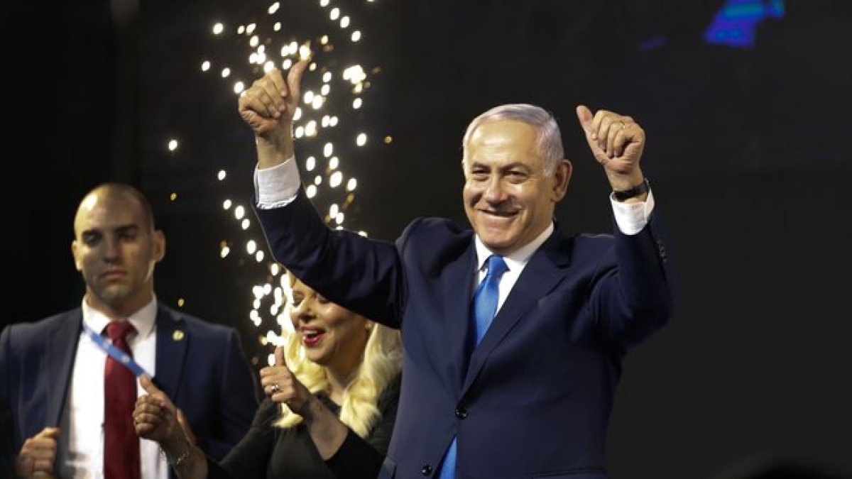 Netanyahu proclama una tremenda victoria en las elecciones.-AP