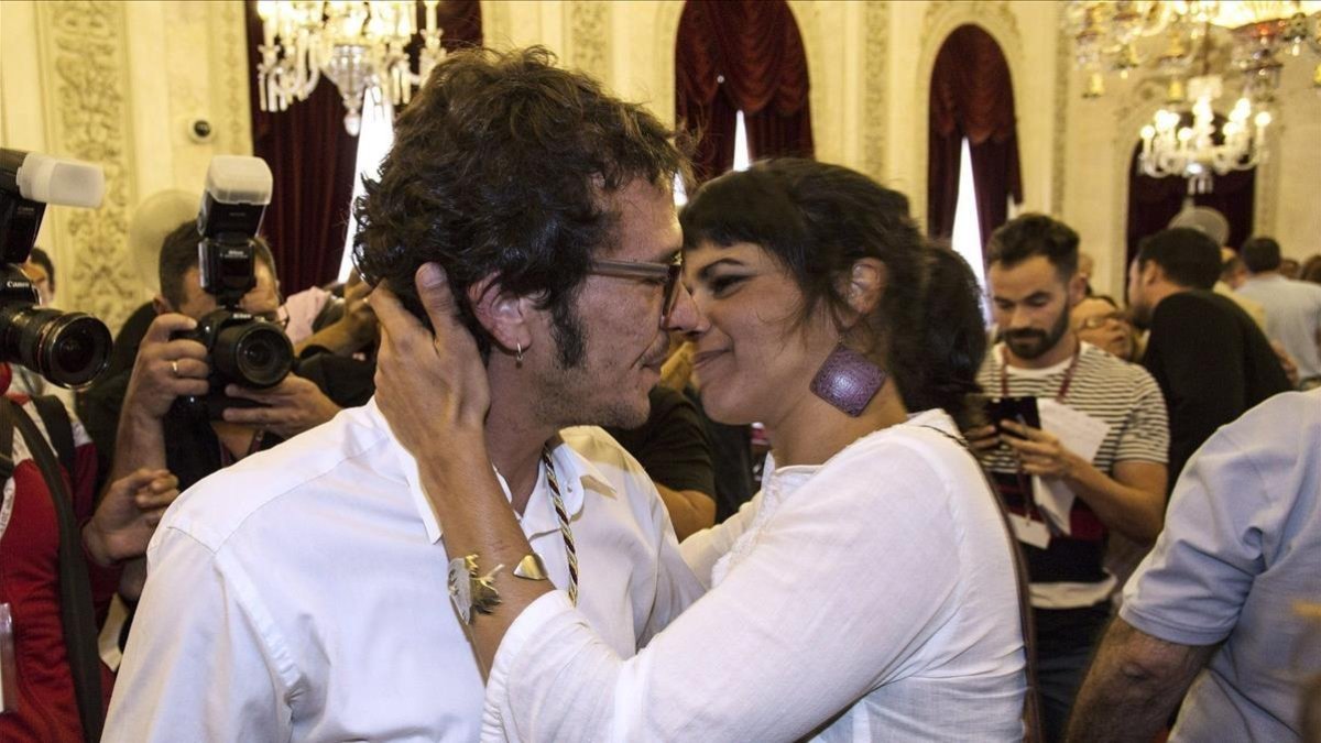 El alcalde de Cádiz, José María González, Kichi, y la diputada de Podemos en Andalucía Teresa Rodríguez-ROMAN RIOS (EFE)