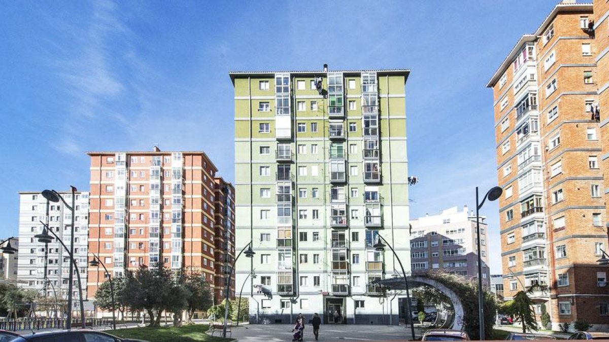 Las viviendas de las Barriada Juan XXIII han registrado aumentos de precio que rondan el 17%, aunque el valor del metro cuadrado está lejos de las zonas más caras de Burgos.-ISRAEL L. MURILLO
