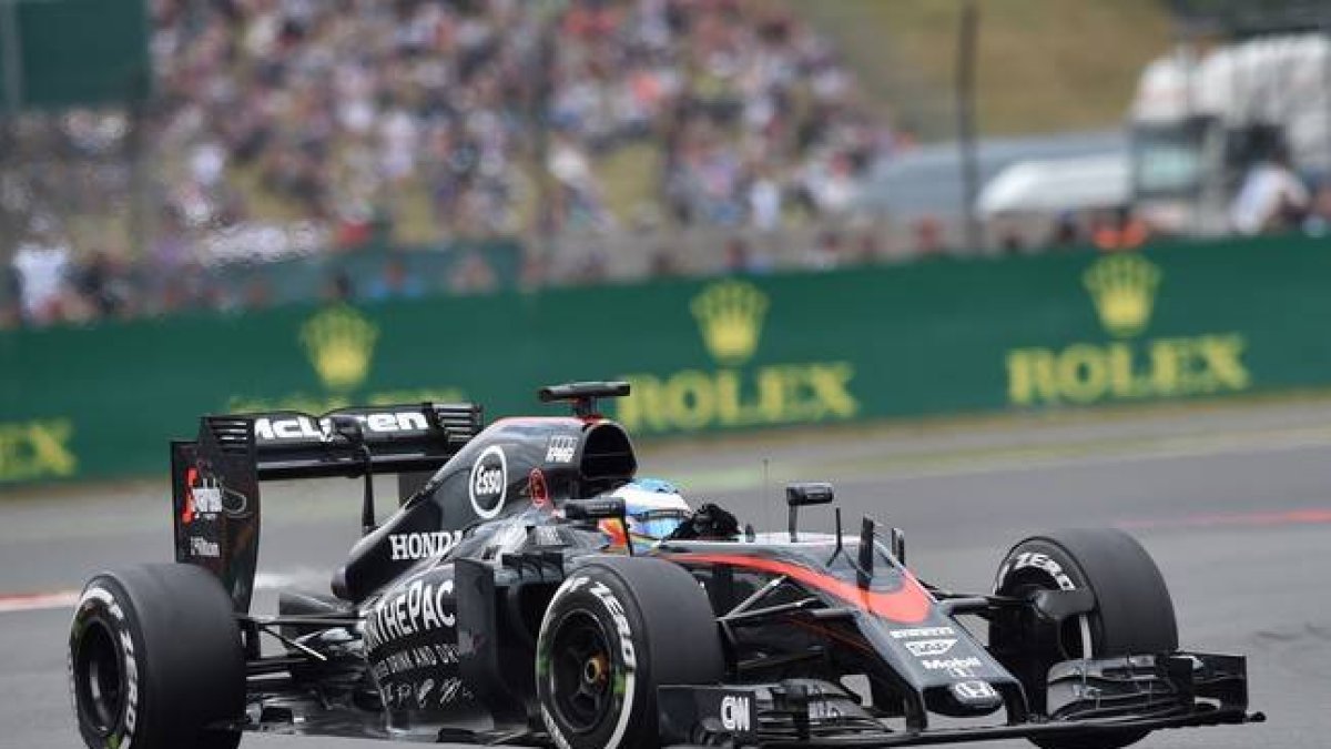 Fernando Alonso, durante el Gran Premio de Inglaterra de F-1 disputado en Silverstone, este domingo.-Foto: AFP / ANDREJ ISAKOVIC