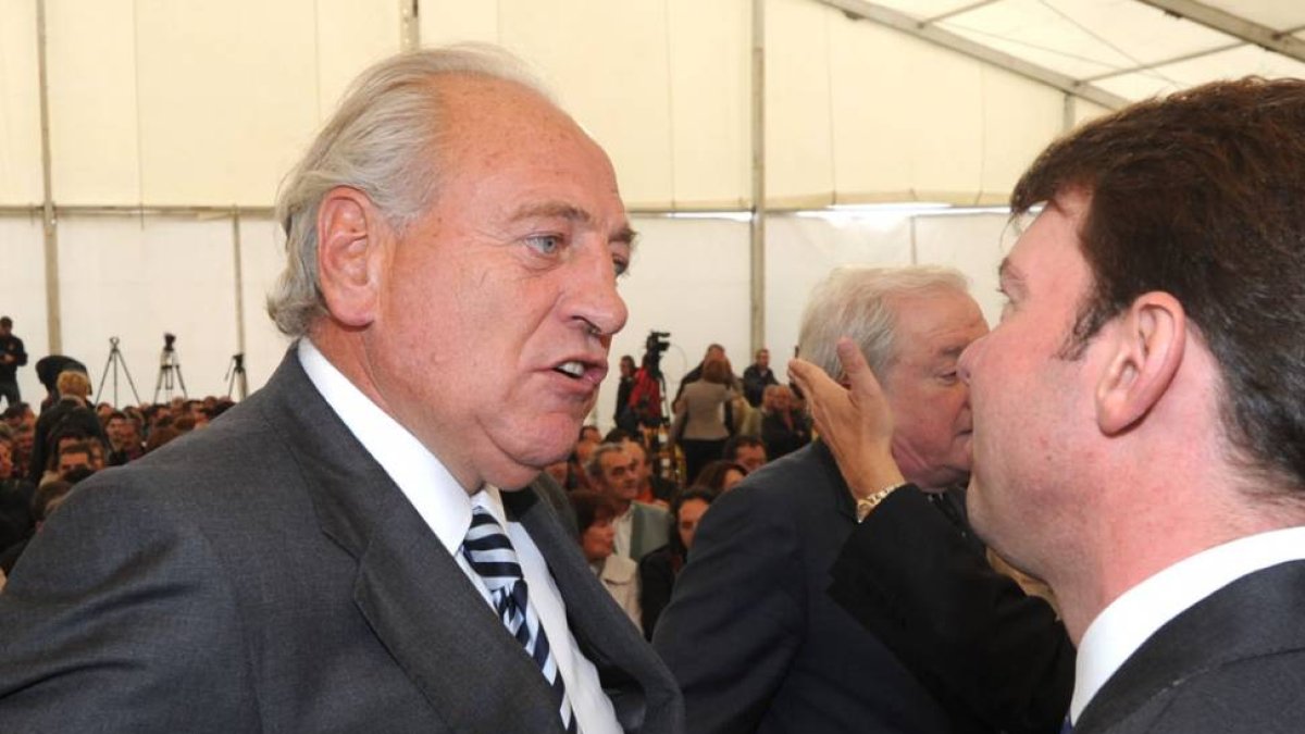 El presidente de Campofrío, siempre sonriente y emocionado, fue ovacionado varias veces por la plantilla.-ISRAEL L. MURILLO
