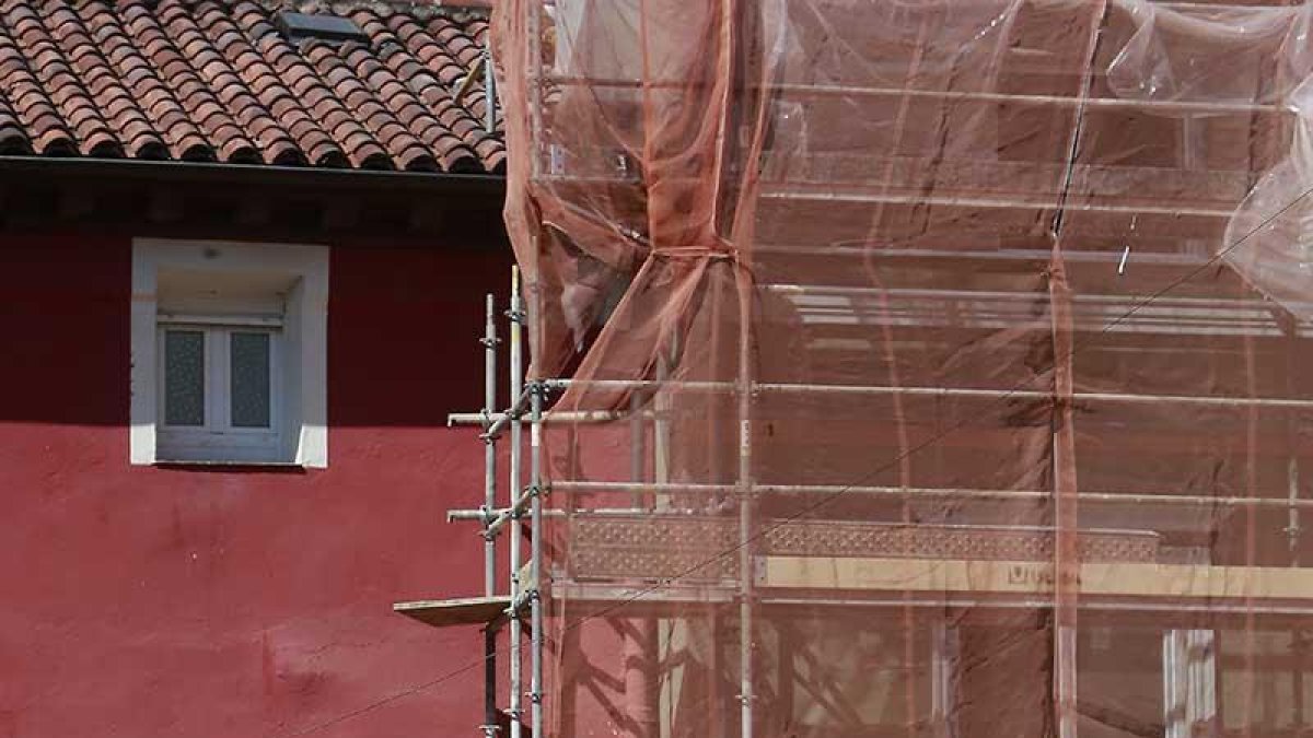 Imagen de un trabajador de la construcción.-RAÚL G. OCHOA
