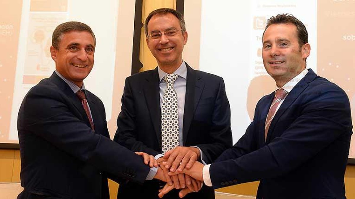 Rafael Barbero, Carlos de Quevedo y Alberto Navarro sellan el acuerdo.-ICAL