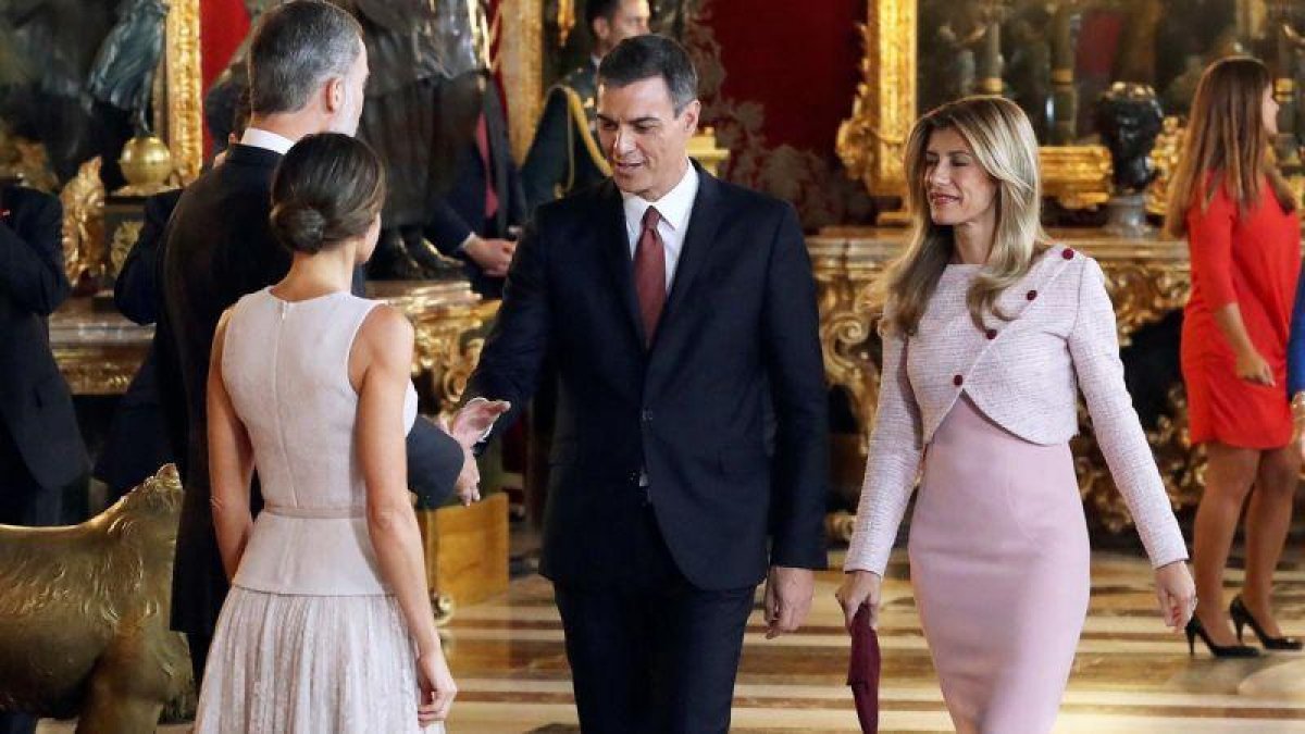 El presidente del Gobierno y su mujer se han situado junto a los monarcas, en vez de continuar.-BALLESTEROS