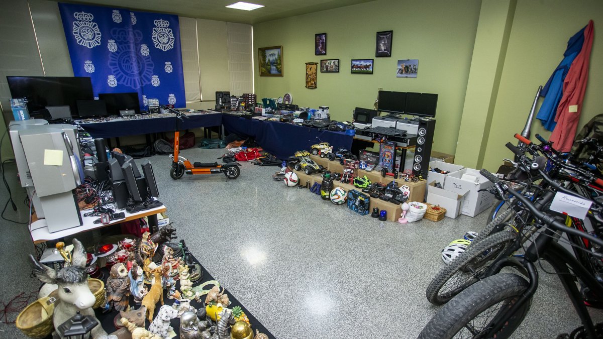 Material recuperado en la 'Operación Urraca'. SANTI OTERO