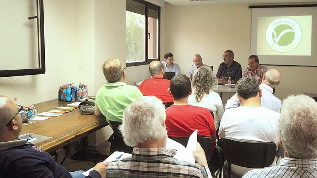 Un momento de la reunión mantenida por los asociados del grupo esta semana.-G. G.