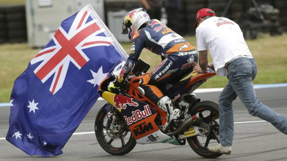 Jack Miller celebrando la victoria de Moto 3 durante el gran premio de Phillip Island-Glenn Nicholls / AP
