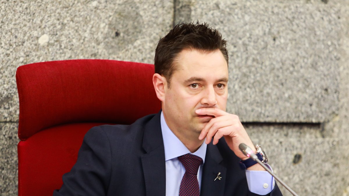 Daniel de la Rosa, durante la sesión plenaria. TOMÁS ALONSO