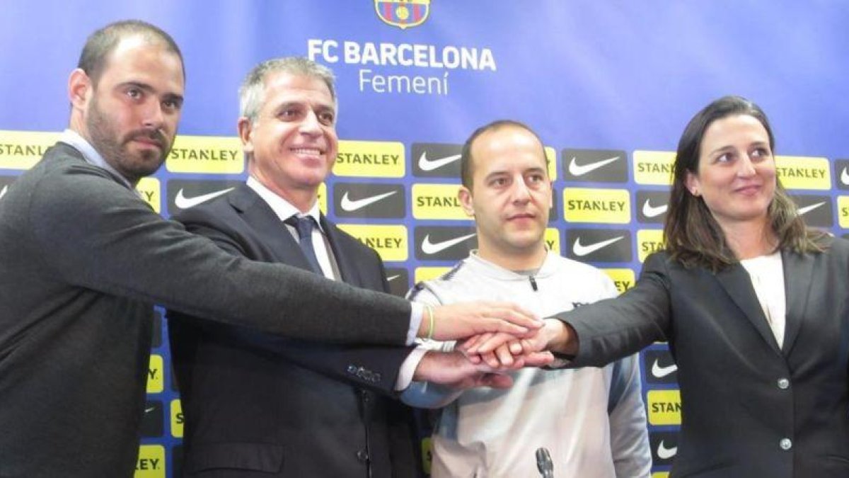 Markel Zubizarreta, Jordi Mestre, Lluís Cortés y Maria Teixidó, en la presentación hoy del nuevo técnico del Barça femenino.-EMILIO PÉREZ DE ROZAS