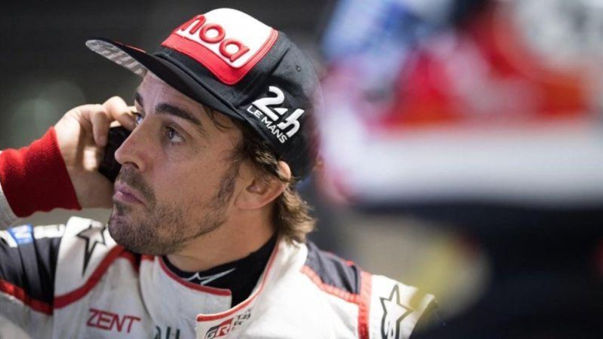 Fernando Alonso (Toyota),durante un descanso de los últimos ensayos de las 1.000 Millas de Sebring (EEUU).-EFE / JAMES MOY