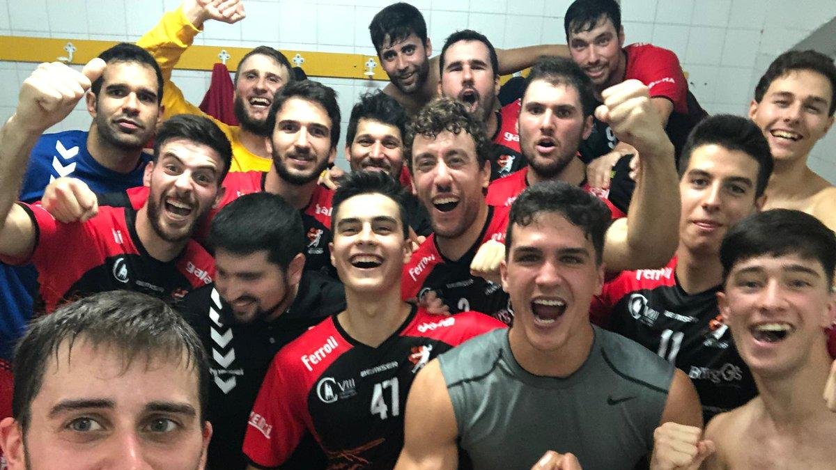 Los jugadores del UBU San Pablo celebran la victoria.-ECB