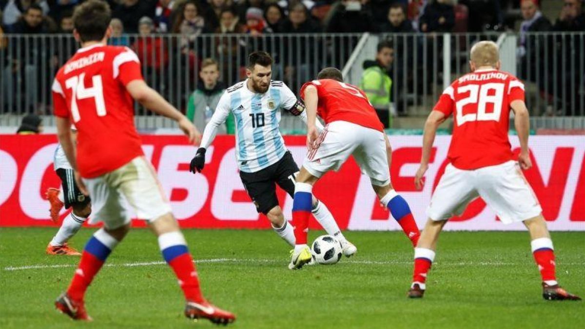 Messi, durante una acción del partido.-REUTERS / SERGEI KARPUKHIN