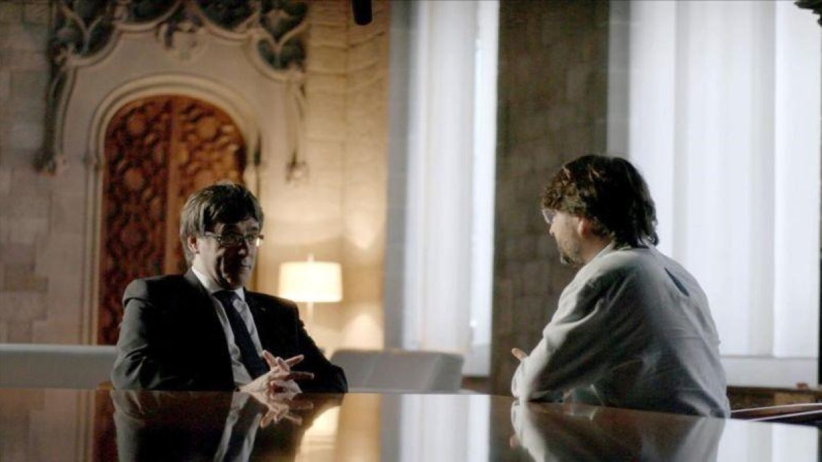 Carles Puigdmenont y Jordi Évole, en el Palau de la Generalitat.-EL PERIÓDICO (LA SEXTA)