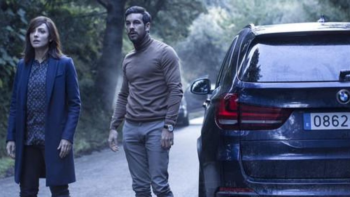 Barbara Lennie y Mario Casas, en un fotograma de 'Contratiempo'.-