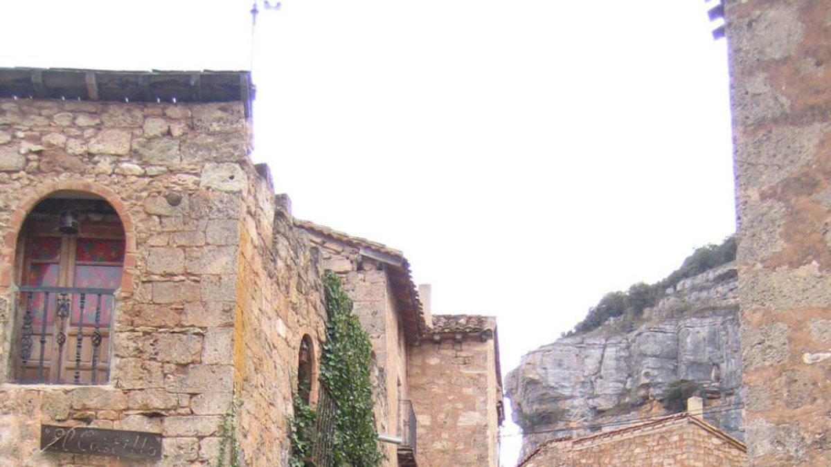 Imagen de uno de los rincones de Orbaneja junto al molino.-ECB