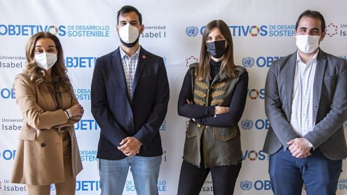 El Observatorio está compuesto por María Jesús Cuéllar, presidenta del consejo de administración, Montse Fernández, técnico de Calidad, y los decanos de Ciencias Jurídicas y Económicas, José Manuel López, y Criminología, Víctor Rodríguez, respectivamente.