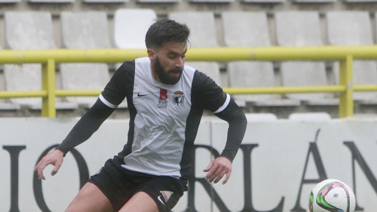Adrián Hernández fue el pichichi del equipo el pasado curso.-Raúl G. Ochoa