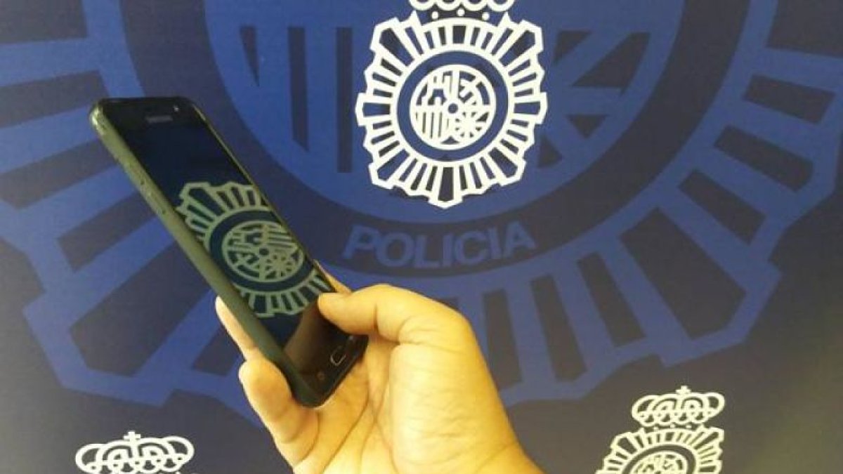 La víctima transfirió 400 euros al estafador a través de Bizum. ECB