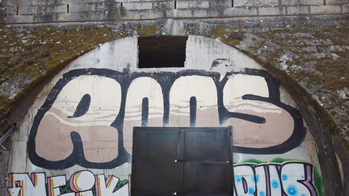 Así es la nueva puerta por la que acceden los encargados de hacer el nuevo estudio del túnel de Somosierra