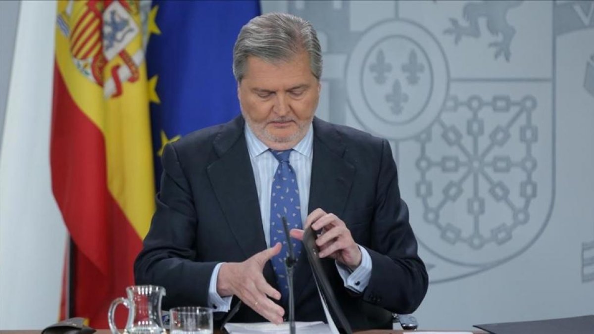 Íñigo Méndez de Vigo, en la rueda de prensa posterior al Consejo de Ministros.-/ PERIODICO