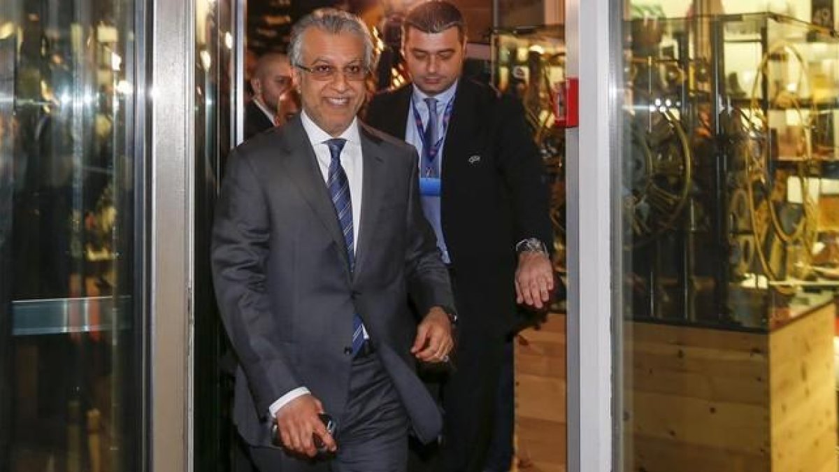 El jeque de Bahréin Salman bin Ibrahim al-Khalifa, tras intervenir esta mañana en el congreso extraordinario de la UEFA.-AP / PATRICK B. KRAEMER