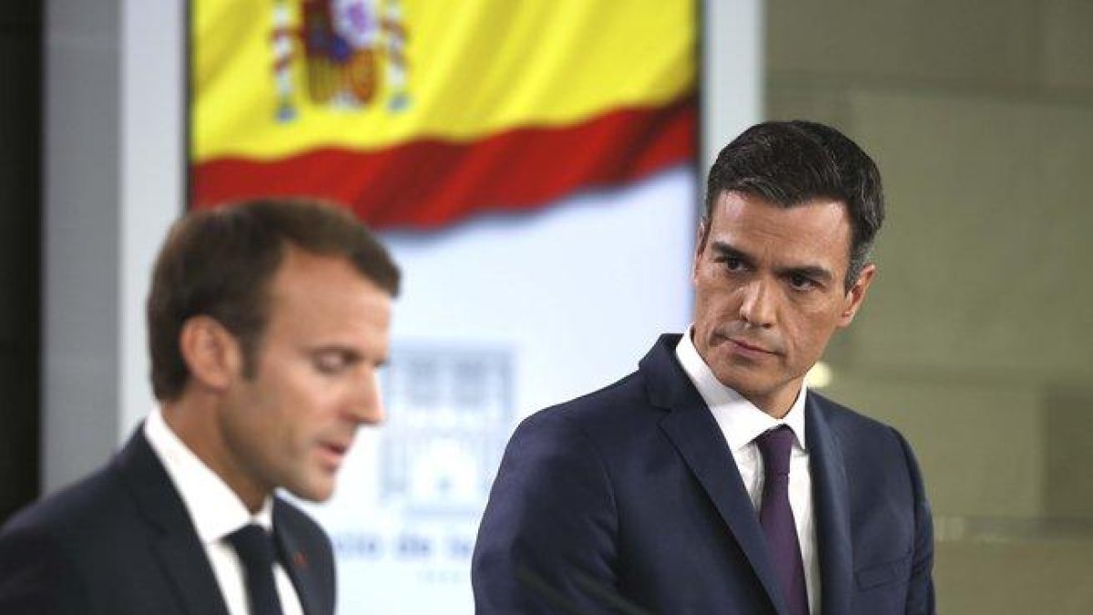 Pedro Sánchez y Emmanuel Macron durante la visita del presidente francés a España, el pasado julio.-DAVID CASTRO
