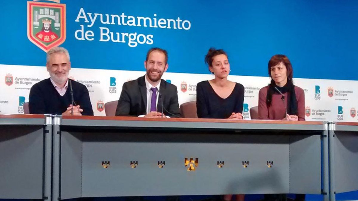 Marco Antonio Manjón, Javier Gil, Blanca Guinea y Eva de Ara, ayer, en la despedida.-ECB