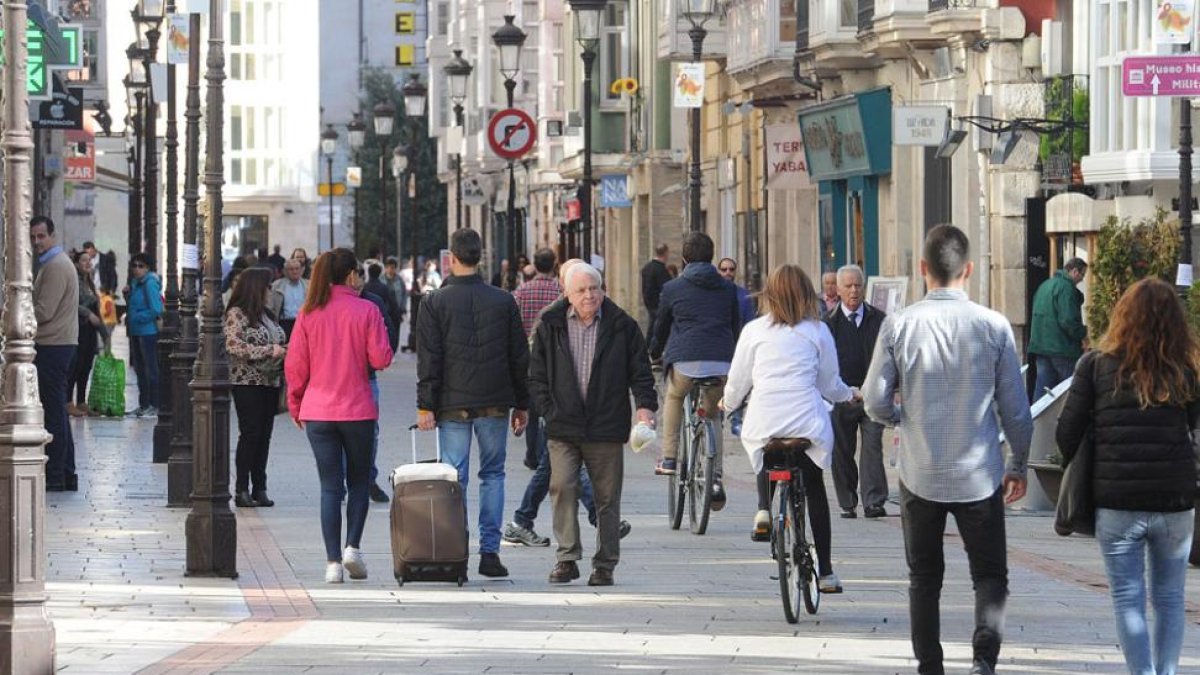 Imagen de una calle comercial del centro de la capital burgalesa.