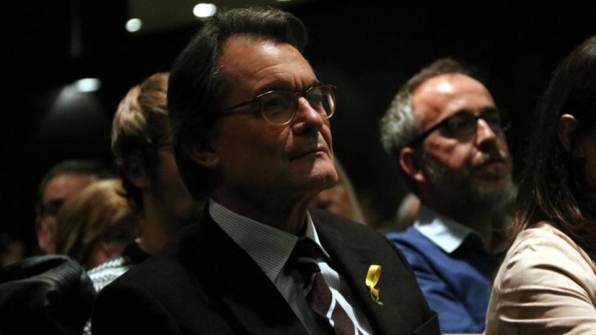 Artur Mas intervino ayer noche en un acto de campaña en Olot.-/ GEMMA TUBERT (ACN)