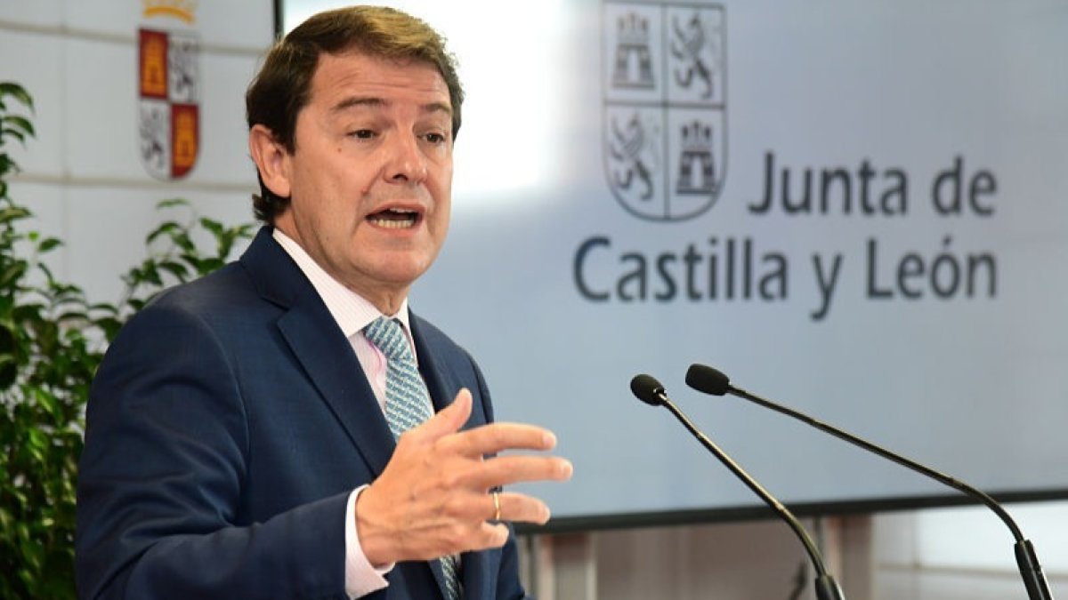 El presidente de la Junta de Castilla y León, Alfonso Fernández Mañueco, en una intervención durante su visita a Burgos. ICAL