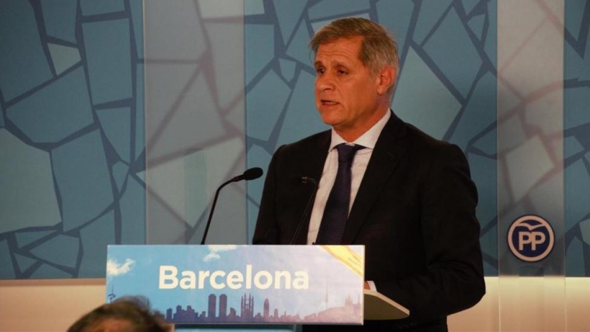 Fernández Díaz, en la sede del PP en Barcelona, donde pronunció su conferencia.-/ PERIODICO