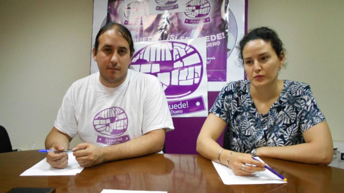 Mario Martín Veganzones y Laura del Pozo, durante la rueda de prensa que ofrecieron ayer.-L. V.