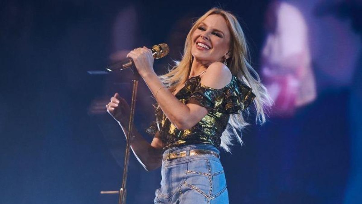 Kylie Minogue en plena actuación.-EL PERIÓDICO