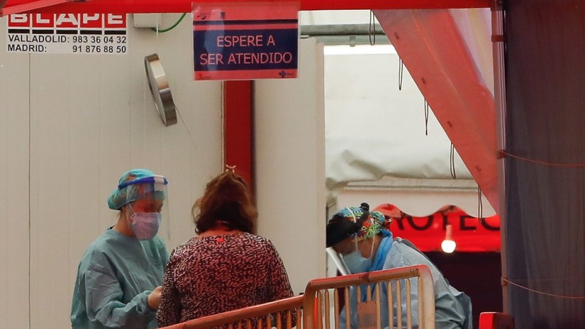 La Junta apoya ahora el toque de queda con los hospitales muy cerca de su límite.- J. M. LOSTAU