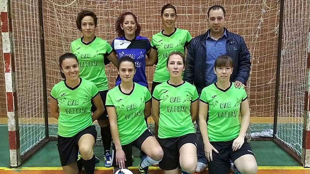 Plantilla del equipo Bar La Peña, que se acaba de proclamar campeón del torneo de Liga femenino-ECB