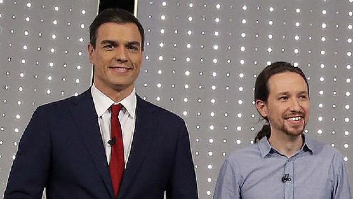 Pedro Sánchez y Pablo Iglesias, durante el debate a cuatro celebrado en Antena 3 y La Sexta  el pasado día 7.-JOSÉ LUIS ROCA