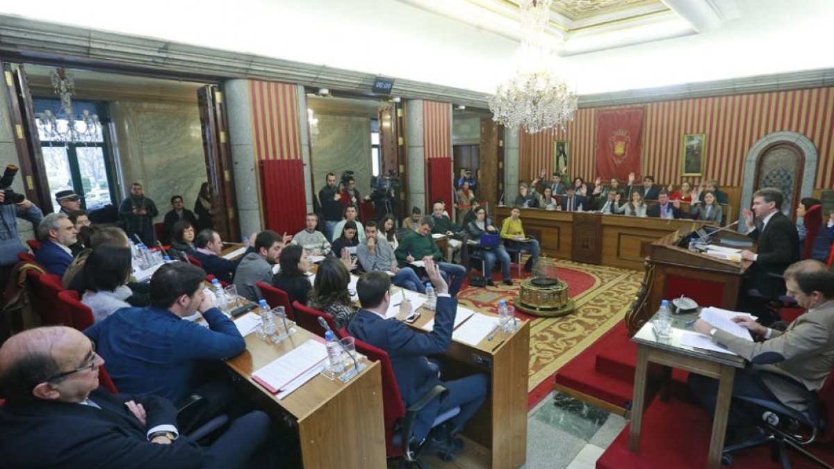 Imagen del pleno celebrado ayer en el Ayuntamiento.-RAÚL G. OCHOA
