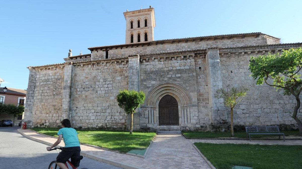 Imagen de la iglesia de San Miguel Arcángel de Arcos de la LLana..-ISRAEL L. MURILLO