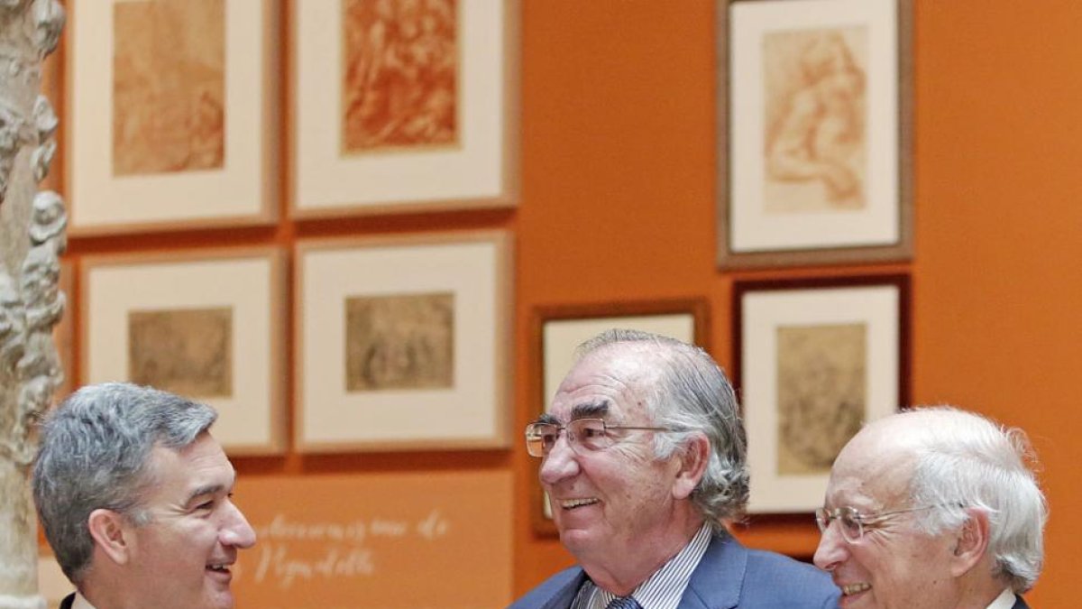 Amado Franco Lahoz (centro) junto con José Luis Aguirre Loaso (dcha) y Víctor Iglesias Ruiz (izda).-ECB