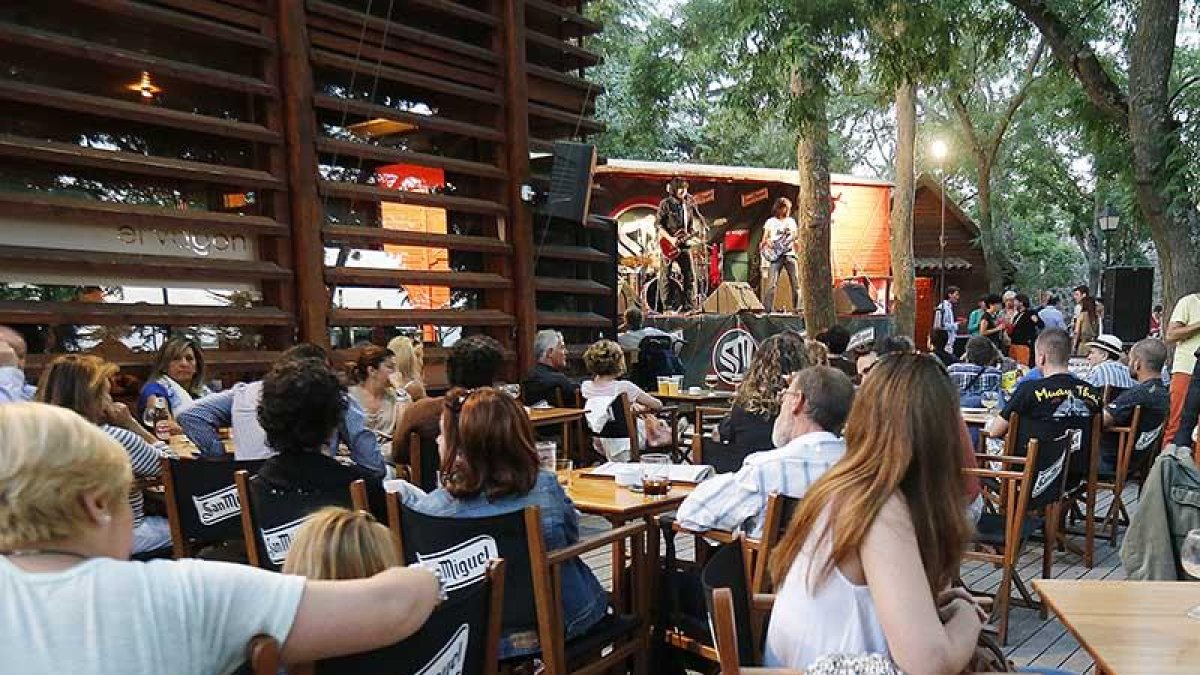 La terraza de El Vagón del Castillo.-RAÚL OCHOA