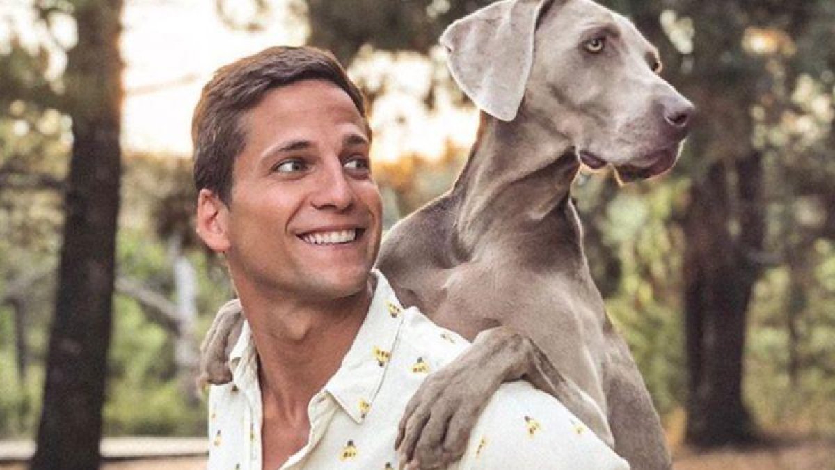 Gotzon Mantuliz junto a su perrita, Noa.-EL PERIÓDICO