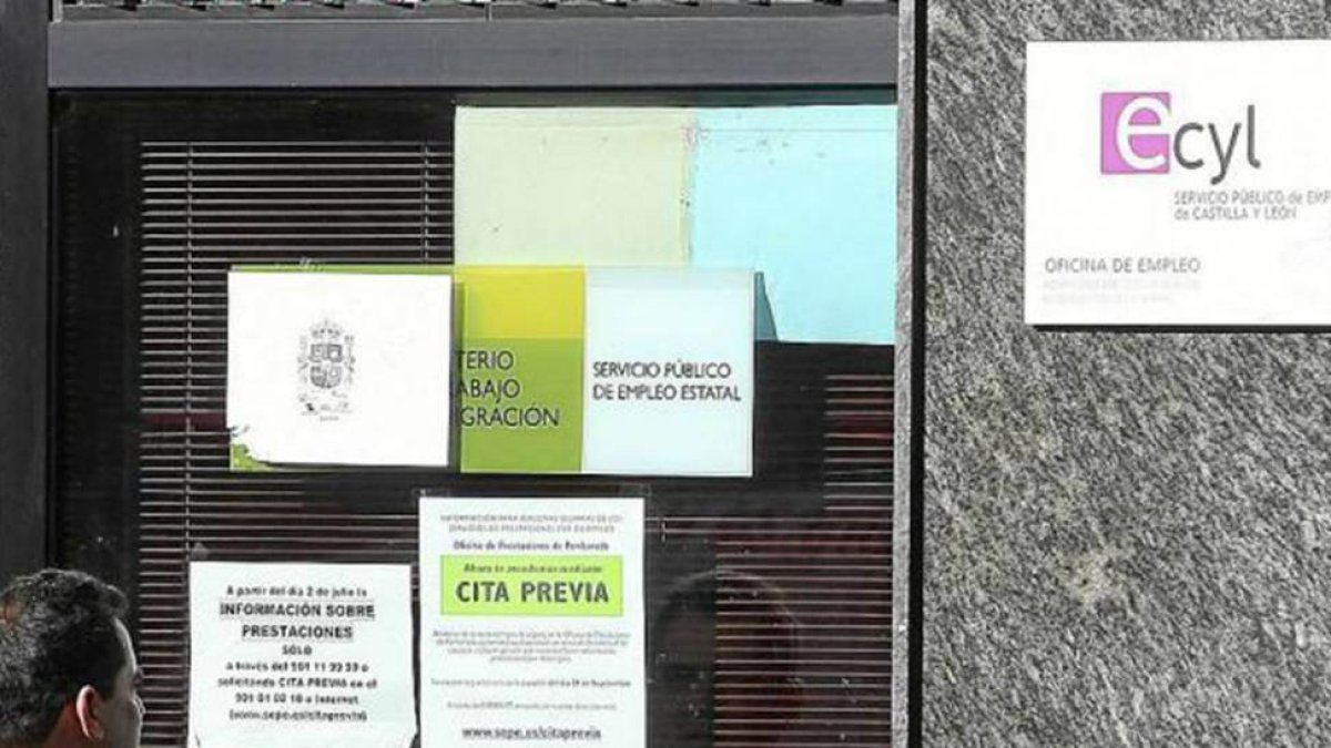 El paro bajó en el último mes en un 2,16%. y un 16,89% en un año.-ECB