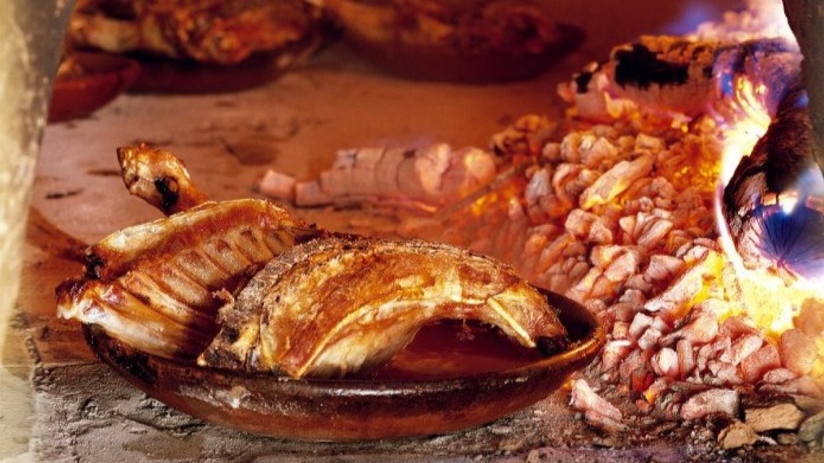 La Ribera del Duero es vino pero también lechazo asado