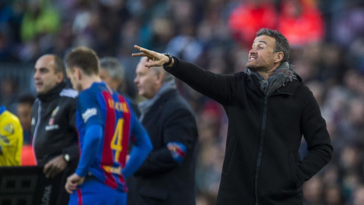Luis Enrique, durante el partido ante Las Palmas.-JORDI COTRINA
