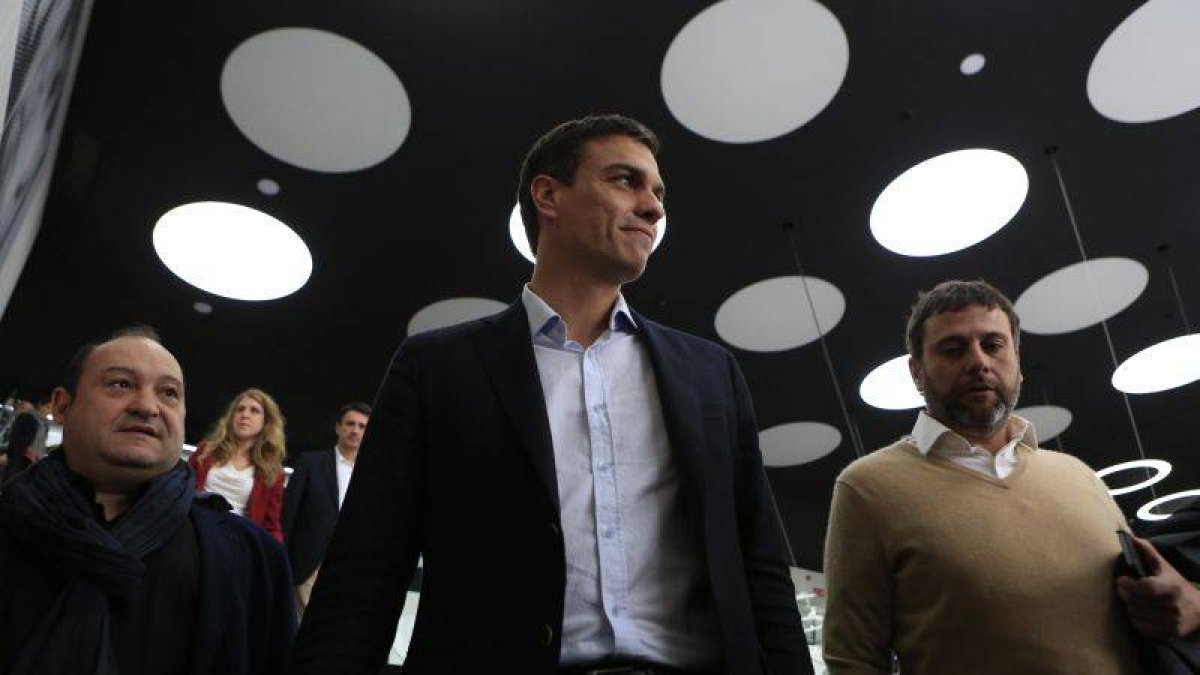 Sánchez, ayer, en el hotel en el que se reunió con agentes sociales.-Foto: FERRAN NADEU