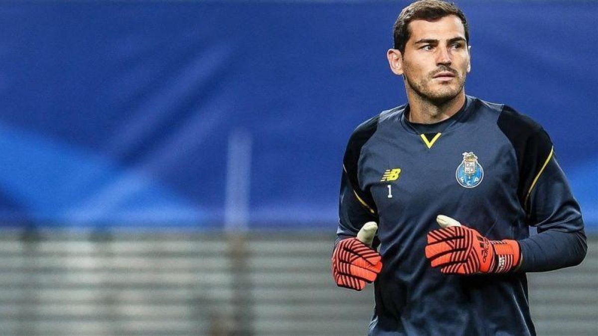 Iker Casillas, en un reciente entrenamiento con el Oporto.-EFE / FILIP SINGER