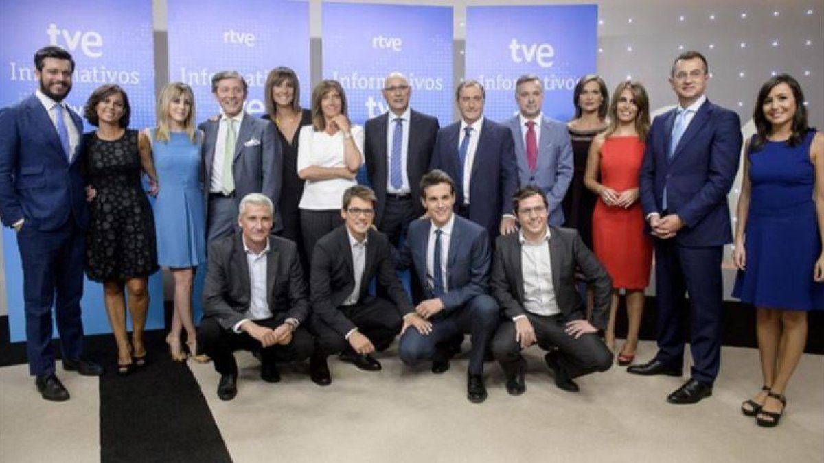 El equipo de profesionales de los informativos de TVE, en la presentación del pasado mes de septiembre, en Madrid.-